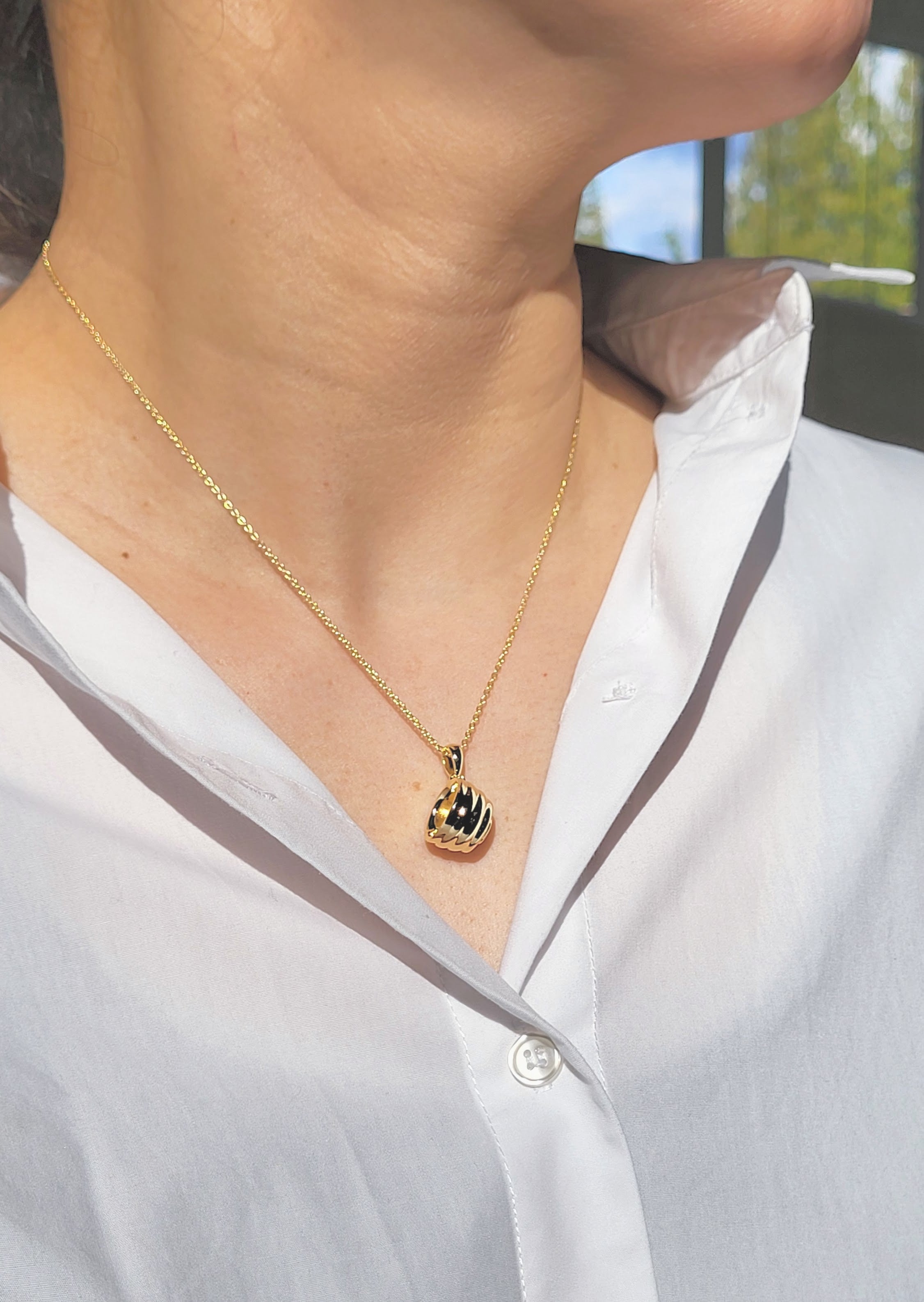 The Sui Matcha Bowl with Spout Necklace in Silver